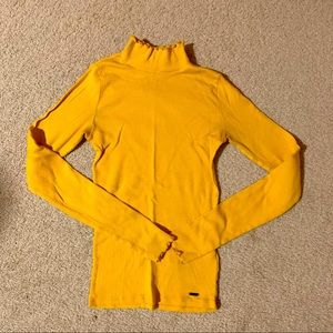 hollister turtle neck top